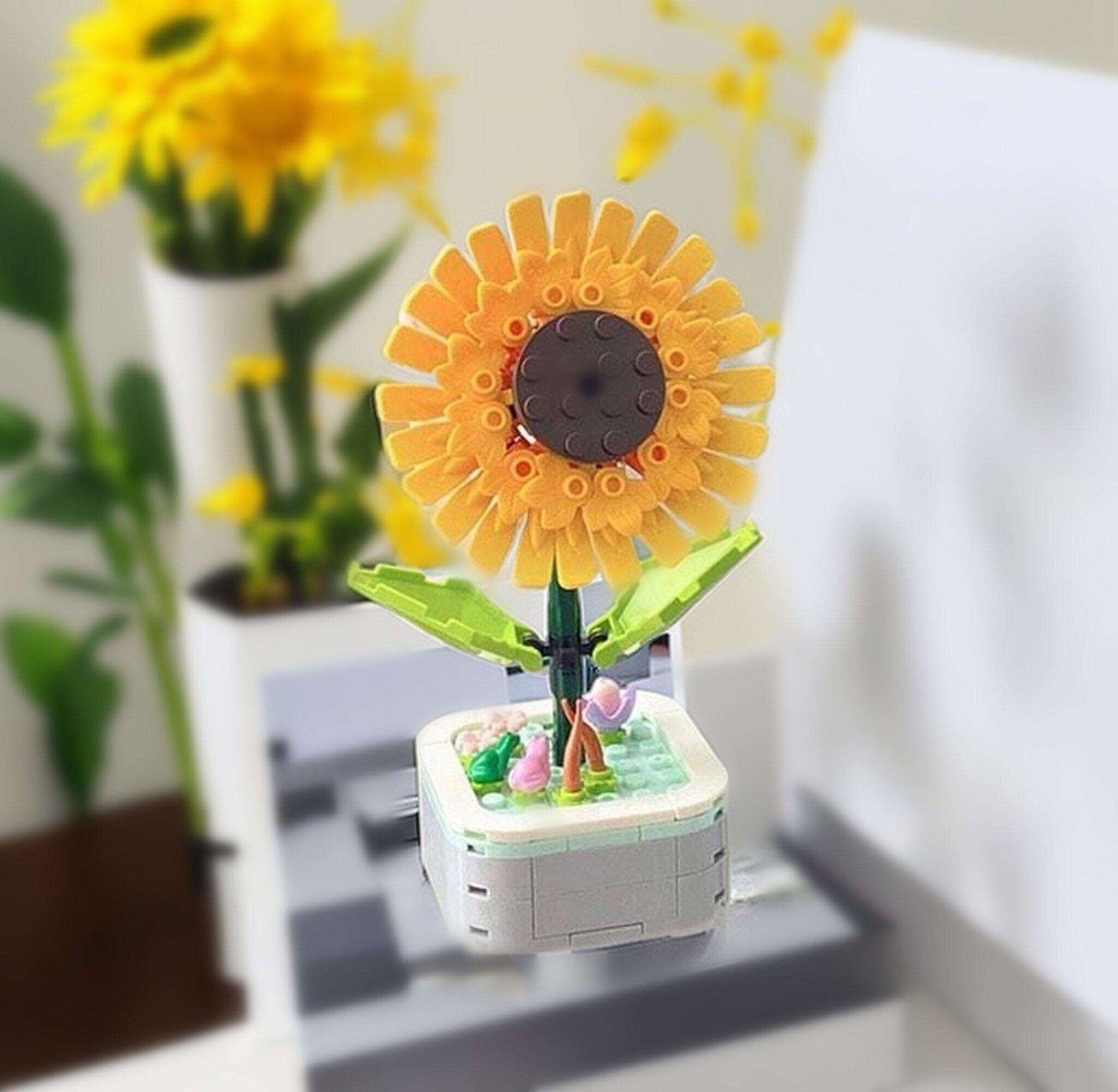 Sun Flower (Helianthus) - DIY Floral Bliss: Craft Your Own Eternal Garden with Flower Building Block Kits - Builditfy