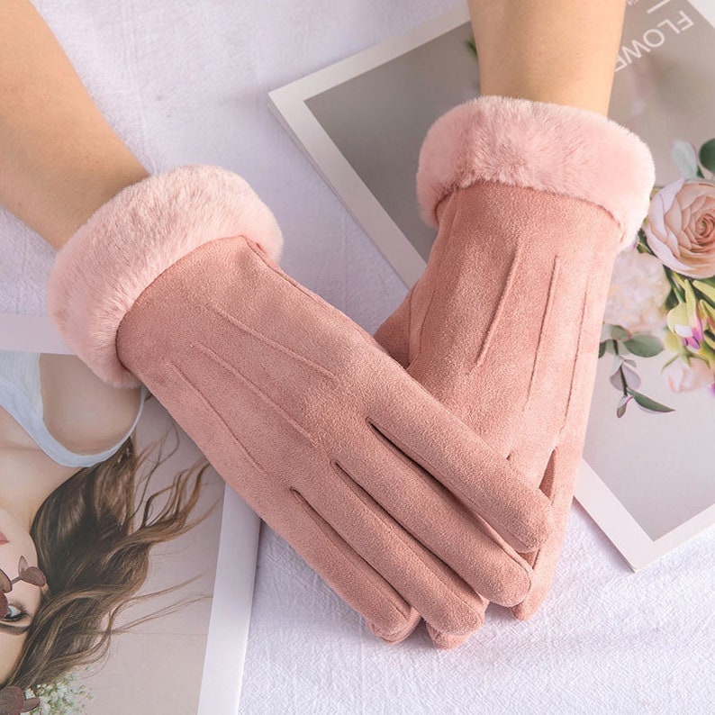 Winter Elegance: Touchscreen Cotton Gloves for Women - Stylish, Warm, and Eco-Friendly - Builditfy