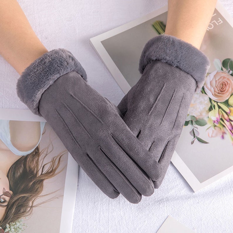 Winter Elegance: Touchscreen Cotton Gloves for Women - Stylish, Warm, and Eco-Friendly - Builditfy