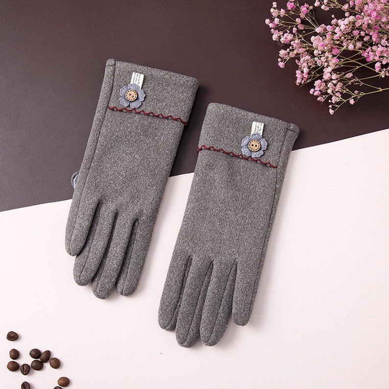 Touchscreen Cotton Gloves for Women - Stay Warm and Connected in Style - Builditfy